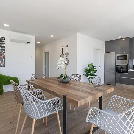 Casa vacanze Laura With Private Swimming Pool