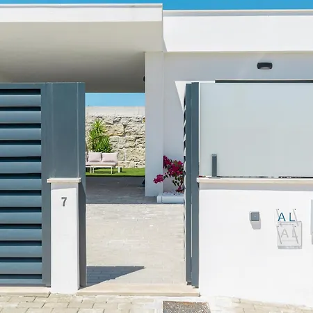 Casa vacanze Laura With Private Swimming Pool *